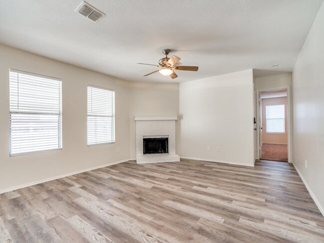 Building Photo - 725 Lovern St