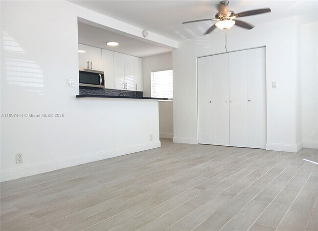 Foto del edificio - 4109 N Ocean Dr