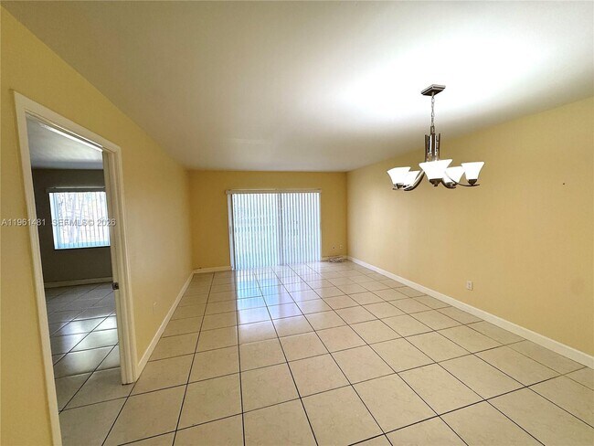 Foto del edificio - 8101 Camino Real