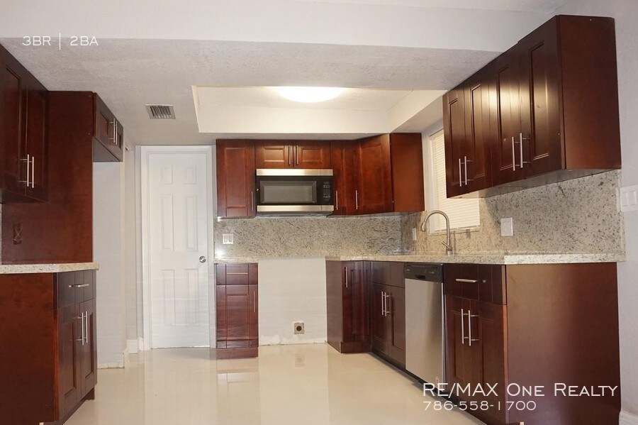 Foto del edificio - 2010 SW 31st Ave