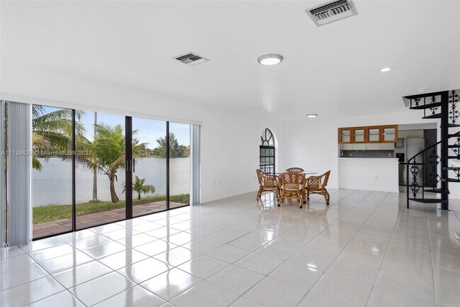 Building Photo - 4770 SW 87th Pl