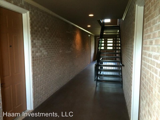 Building Photo - 218 Vaughn Ln