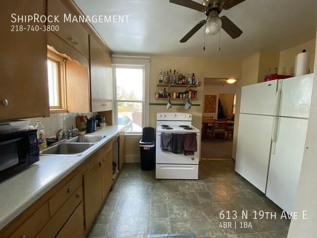 Building Photo - 613 N 19th Ave E