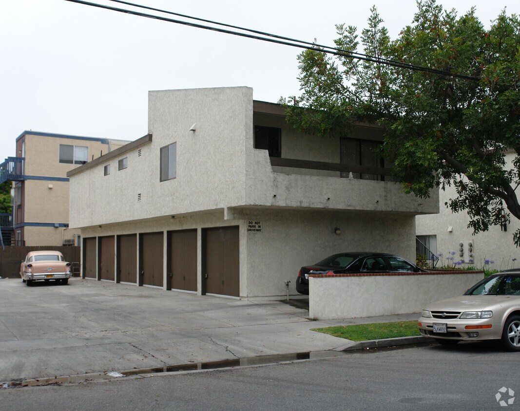 Primary Photo - 16132 Parkside Ln