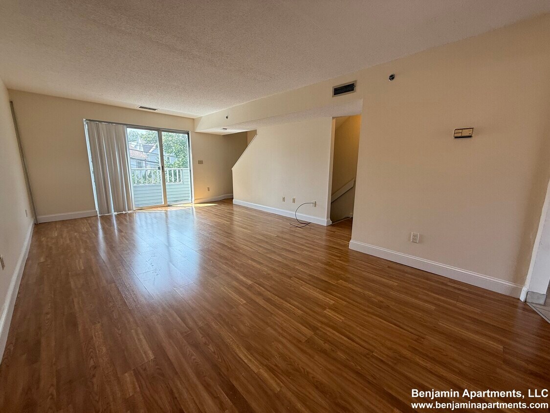 Foto principal - 148 North Beacon St