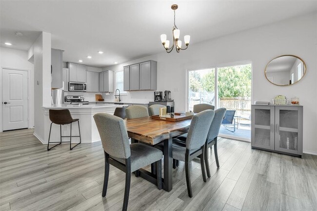 Building Photo - 116 Benmyrtle Trl