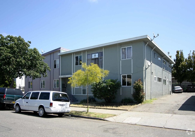 Building Photo - 2223 Bonar St
