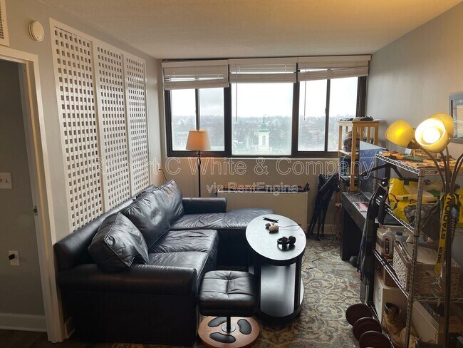 Foto del edificio - 60 Strawberry Hill Ave