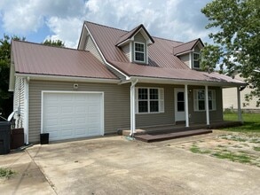Building Photo - 685 Artic Ave