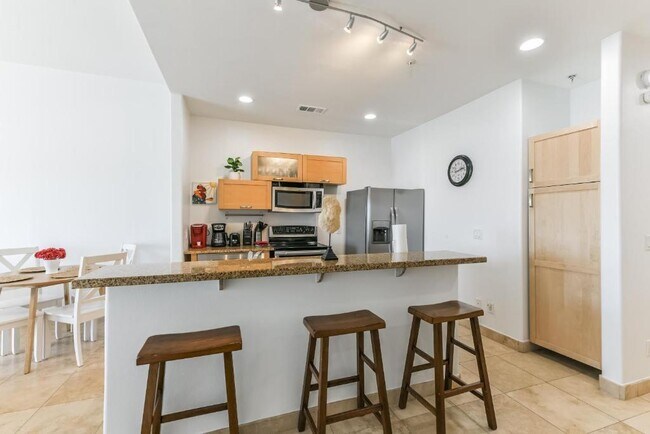 Building Photo - 9420 Seawall Blvd