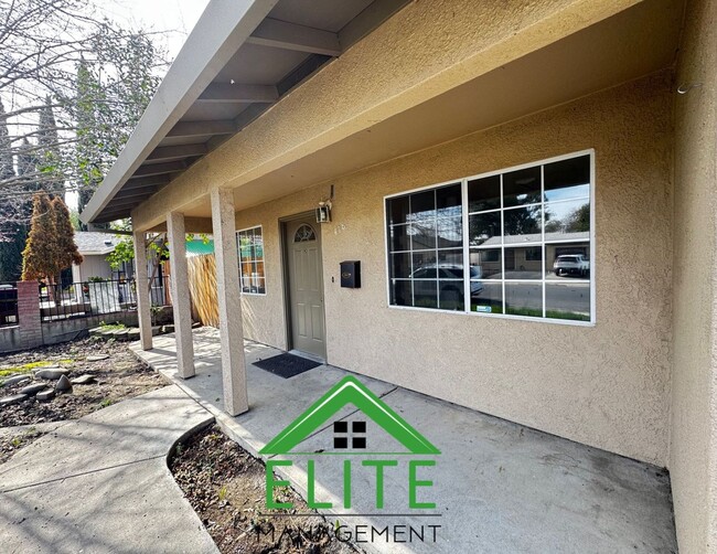 Building Photo - **For Rent: Beautifully Remodeled 3-Bedroo...