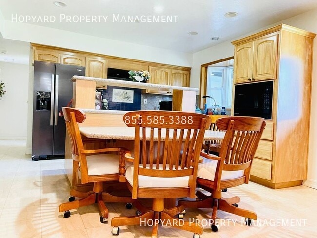 Building Photo - Stunning 5 Bedroom in Saratoga