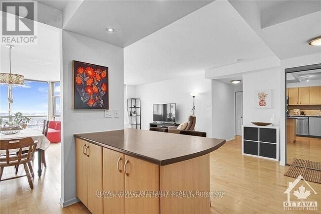 Building Photo - 2760 Carousel Crescent