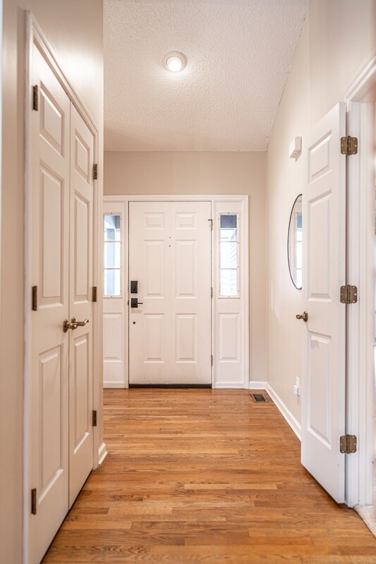 Foto del edificio - 11 Greenville Ln