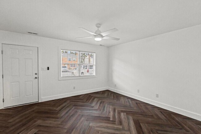 Foto del edificio - Completely Remodeled 2BR/1.5BA Townhome – City Convenience!