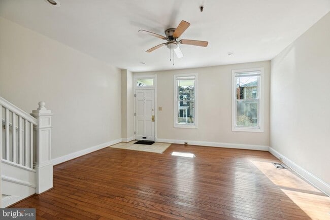 Foto del edificio - 627 Columbia Rd NW