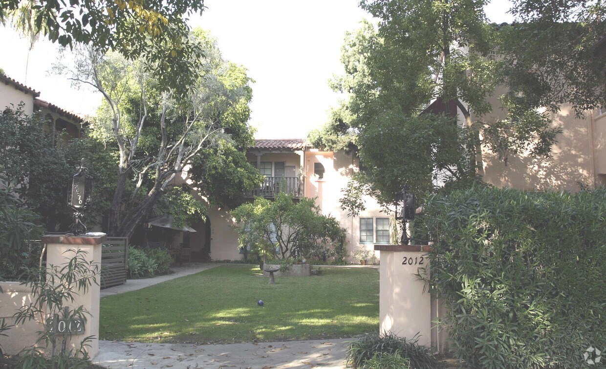 Primary Photo - 2012 Huntington Dr
