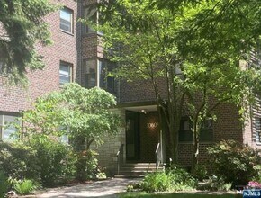 Building Photo - 3060 Edwin Ave