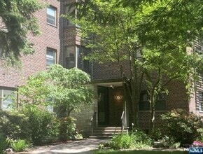Building Photo - 3060 Edwin Ave