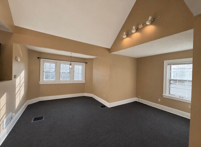 Building Photo - 117 Westmoreland Terrace