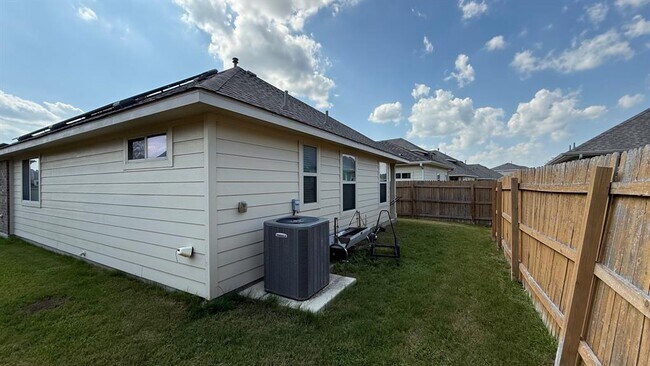 Building Photo - 417 Arabian Colt Dr