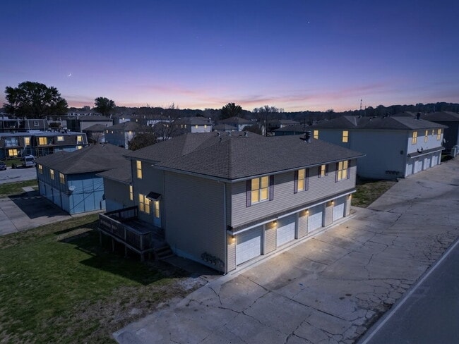 Foto del edificio - 2 Bedroom/1 Bath Unit w/ An Attached Garage *READY NOW*