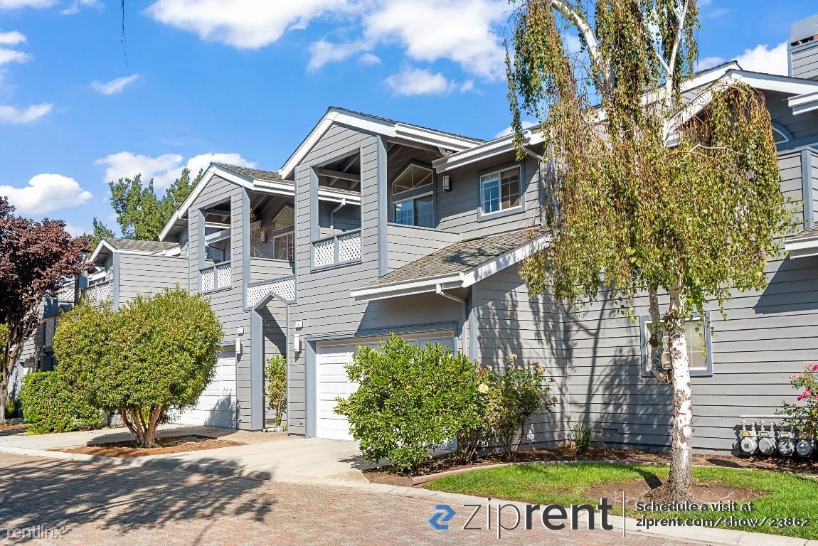 Primary Photo - 3 br, 2.5 bath Townhome - 800 East Charles...
