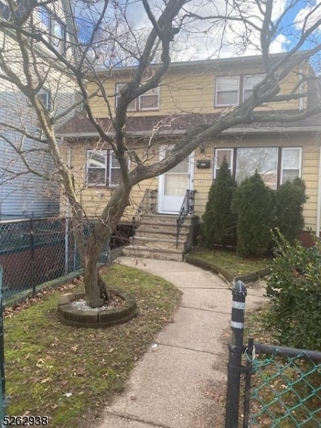 Building Photo - 566 Sanford Ave
