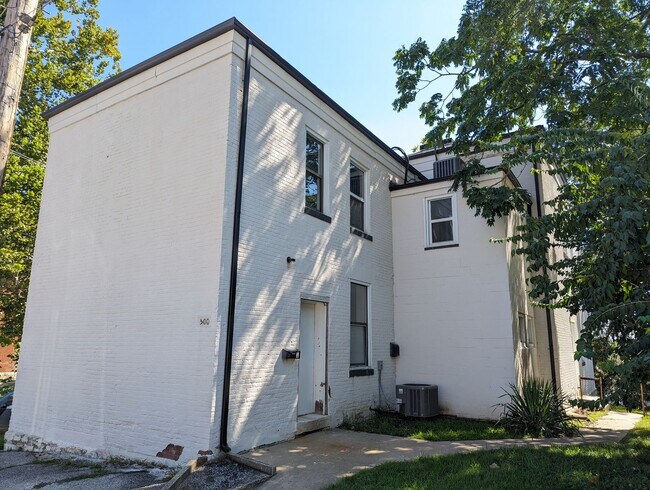 Foto del edificio - Studio in the Heart of Old Town St Charles...