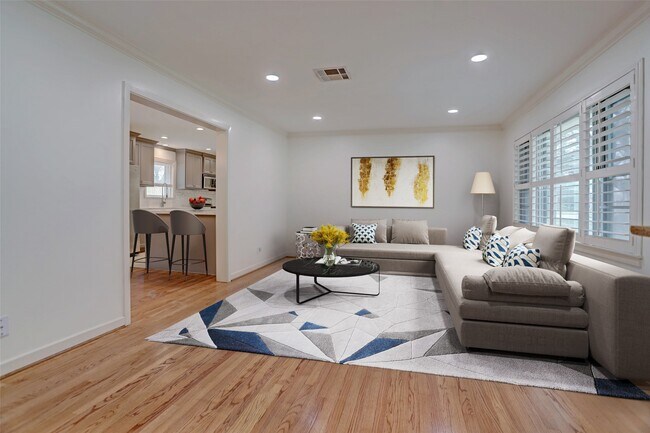 Foto del edificio - 9917 Cedardale Dr