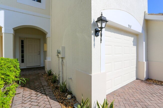 Foto del edificio - ANNUAL UNFURNISHED***GATED COMMUNITY***STRATFORD PLACE***3 BED / 2.5 BATH / GARAGE***GREAT LOCATI...