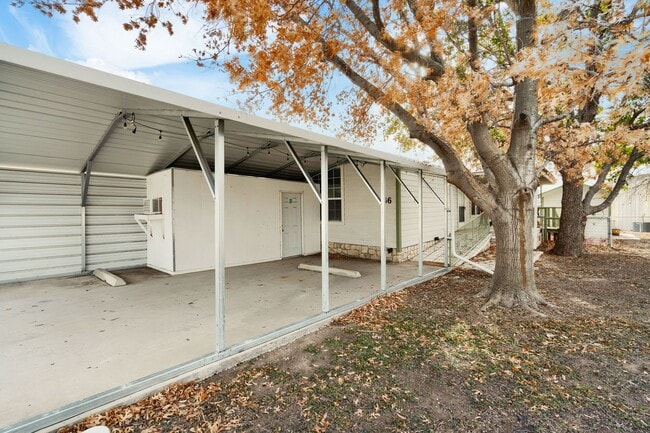Building Photo - New rental now available in Del Grande!!