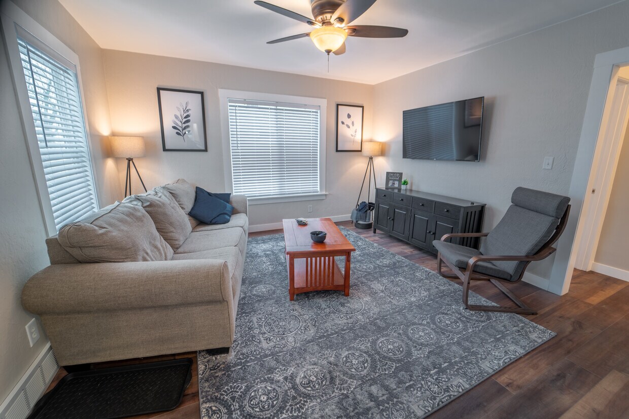 953 Higgins Ave, Neenah, WI 54956 House Rental in Neenah, WI