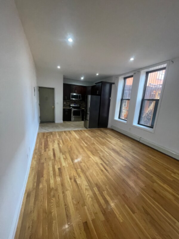 Foto principal - 460 Throop Ave