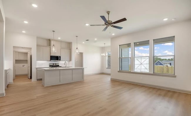 Building Photo - 382 Mary Cir