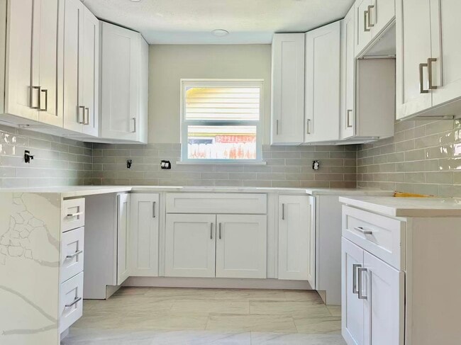 Building Photo - 1811 Hanbury Ct