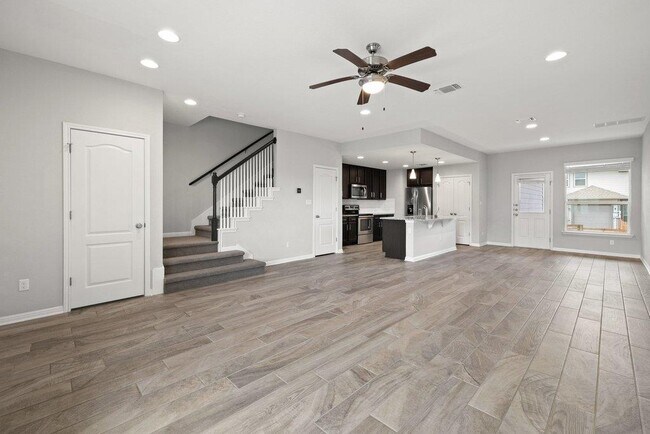 Foto del edificio - 718 Tinton Falls Ln