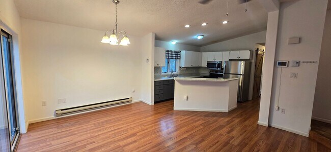 Building Photo - Amazing 3 bedroom in Henryville