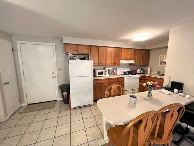 Foto del edificio - Spacious 1 Bdr Apt Across from KSU -