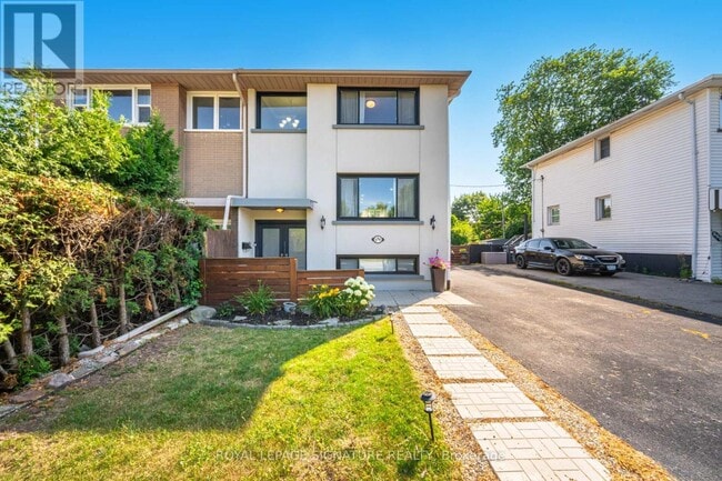 Building Photo - 596 Appleby Line