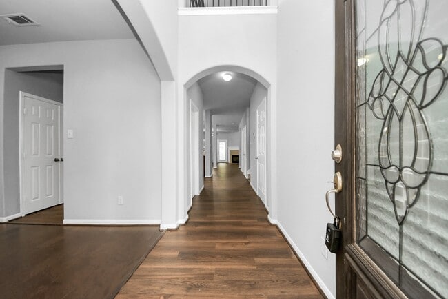 Foto del edificio - 6306 Bain Dr