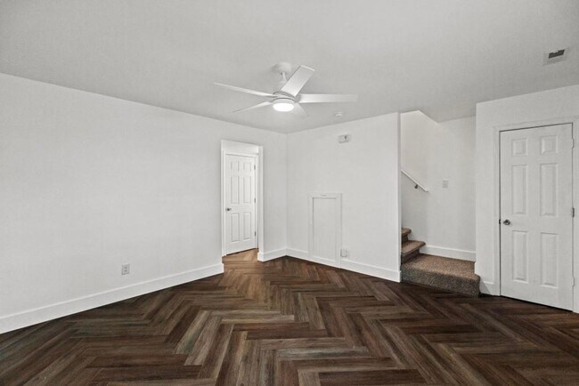 Foto del edificio - Completely Remodeled 2BR/1.5BA Townhome – City Convenience!