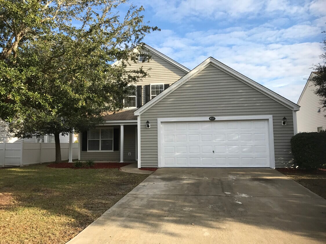 Primary Photo - 451 Live Oak Walk