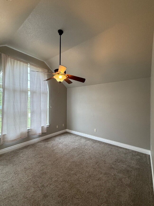 Foto del edificio - Great Outdoor Living Space / 4BR with 3 Ca...