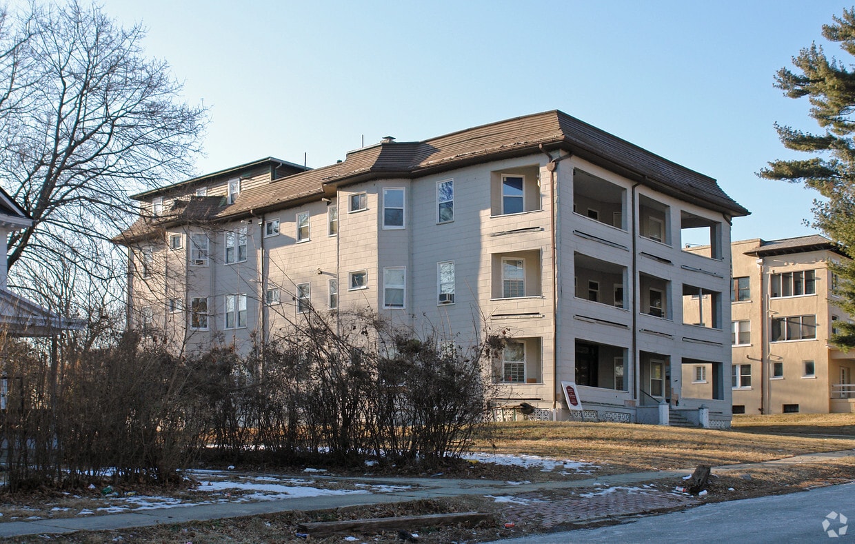 Foto principal - 2206 Roslyn Ave