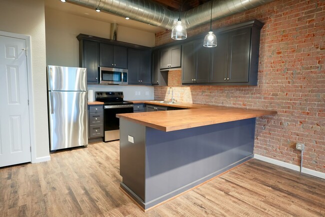 Foto del edificio - 210 E Washington Ave