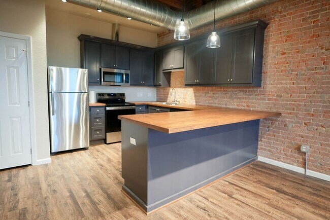 Building Photo - 210 E Washington Ave