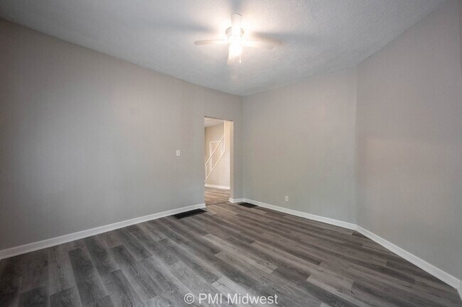 Foto del edificio - "Spacious 4-Bedroom Home on Orange Street with 2 Full Baths and 2260 Sq. Ft. in Indianapolis!"