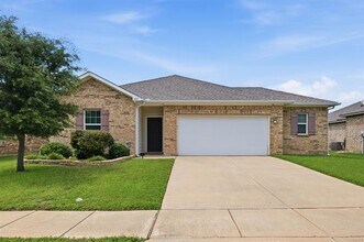 Building Photo - 405 Willow Creek Dr