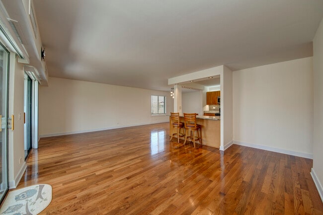 Building Photo - 1405 E Central Rd